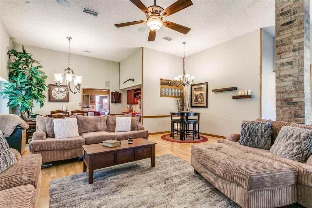 319 Ashley Dr - Photo 4 of 25