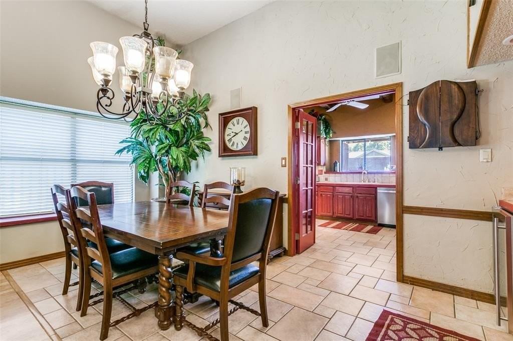 319 Ashley Dr - Photo 6 of 25