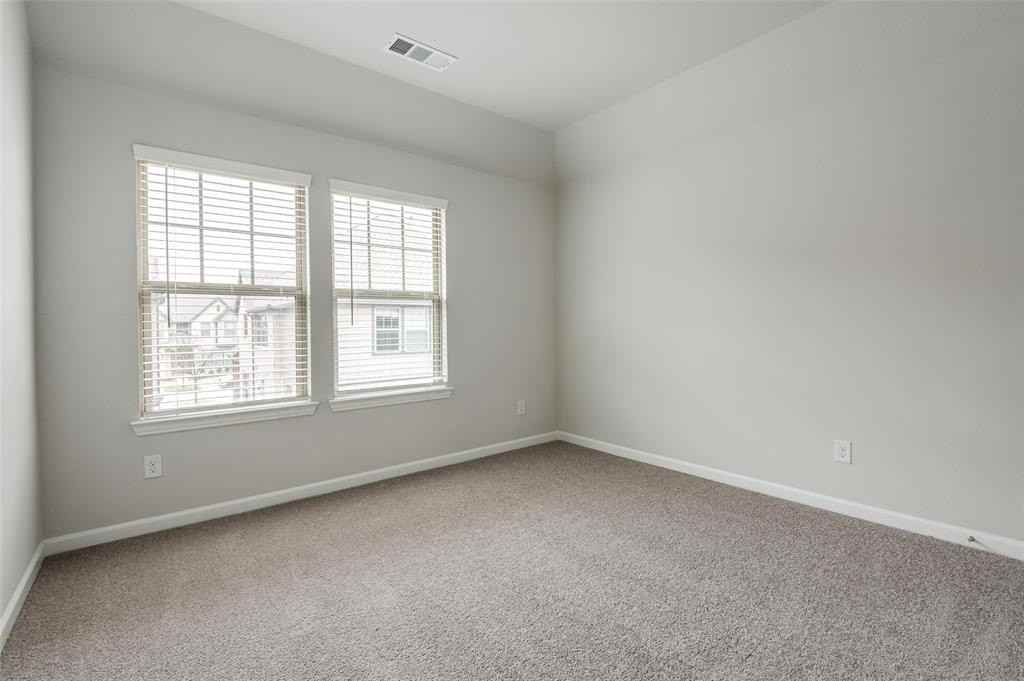 1960 Sweetwater Ln - Photo 7 of 12