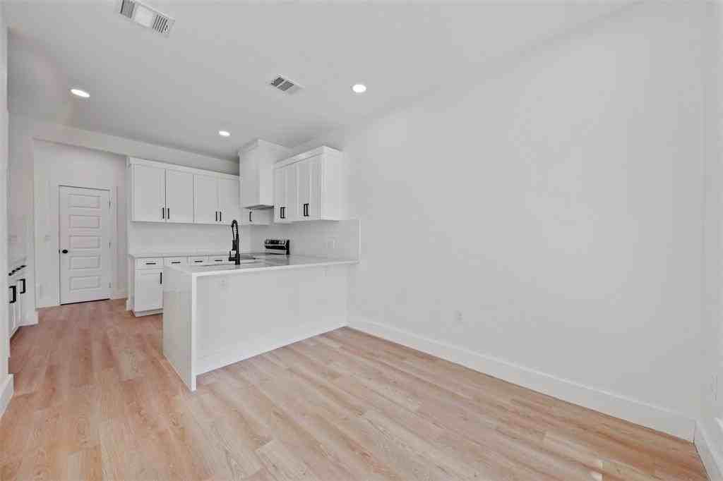 1412 Crosspointe St - Photo 7 of 24