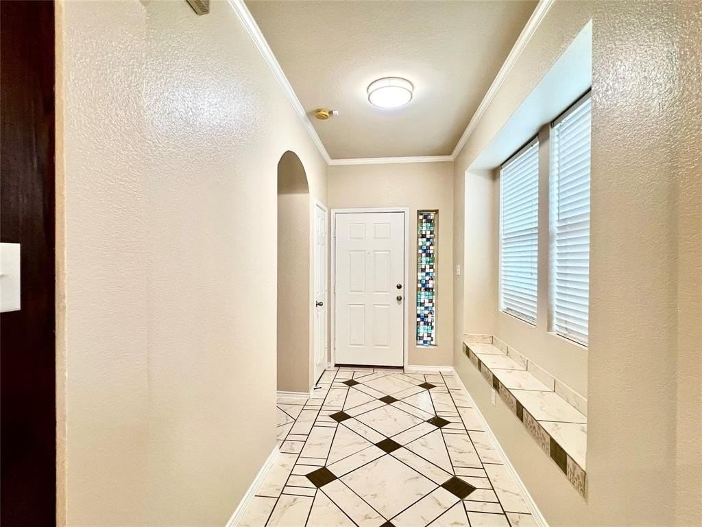 2639 Blackstone Dr - Photo 6 of 34