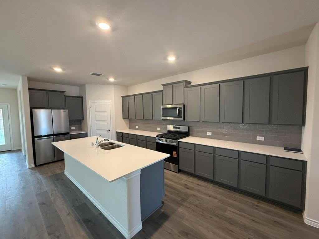 2051 Liberty Crossing Avenue - Photo 3 of 17