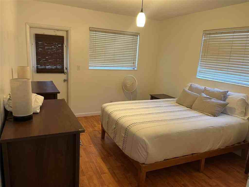 222 Ne 23rd Ave #2 - Photo 4 of 11