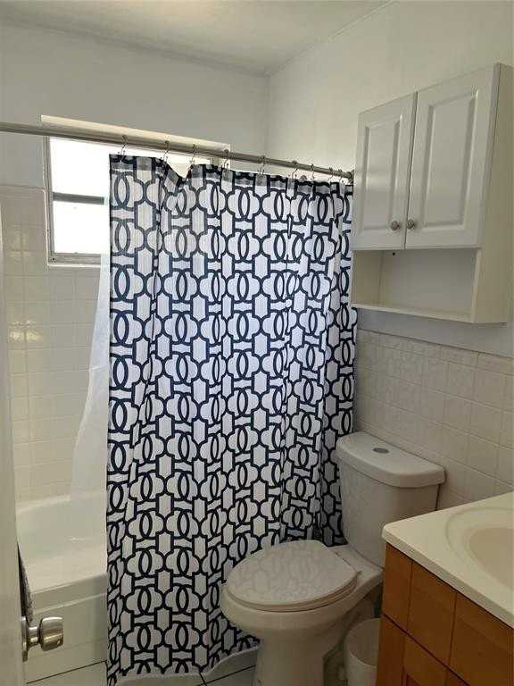 222 Ne 23rd Ave #2 - Photo 5 of 11