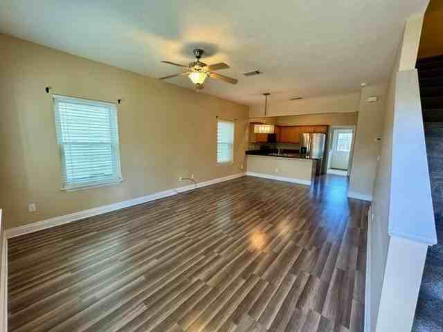 1004 15th St - Photo 2 of 24