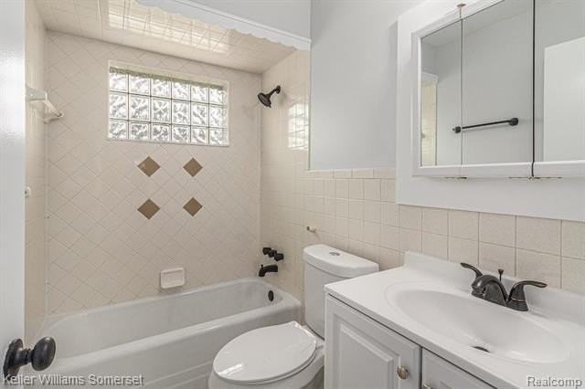 24310 Rosemarie Avenue - Photo 7 of 14