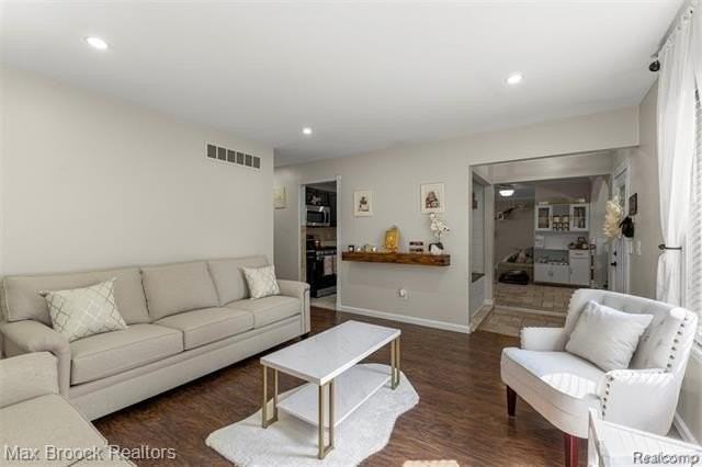 43530 Westminister Way - Photo 3 of 28