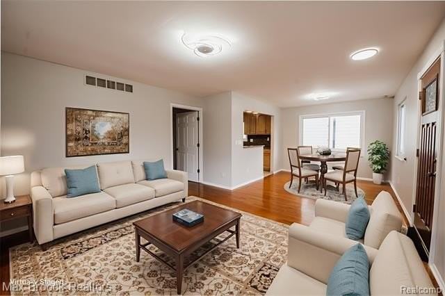 5528 Sunnycrest Dr - Photo 4 of 30