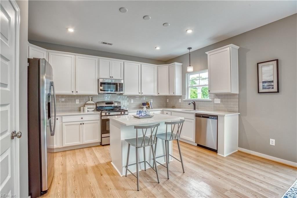 101 Peck Ln - Photo 6 of 20