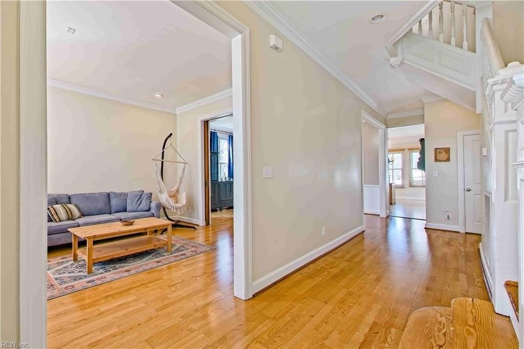 1010 Naval Ave - Photo 5 of 28