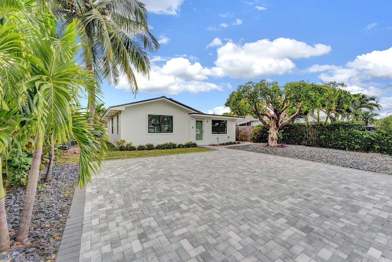 320 Nw 3rd Ave - Photo 3 of 28