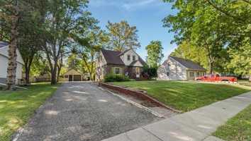 featured image of 828 15th St Sw