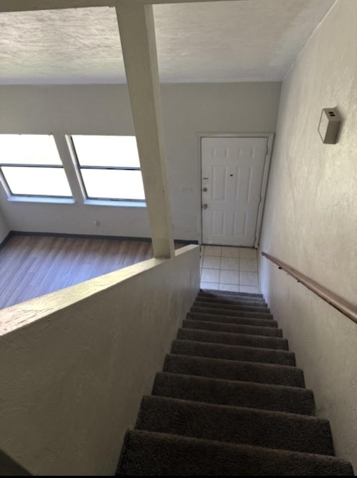 1830 Nekoma Ct - Photo 3 of 14