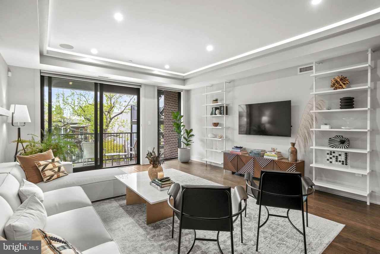 1201 Kenyon Street Northwest #5 - Photo 4 of 35