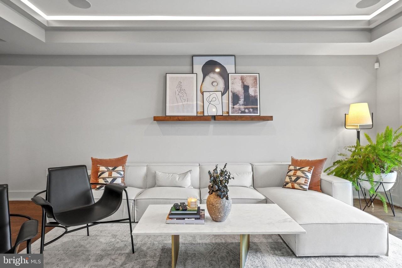 1201 Kenyon Street Northwest #5 - Photo 6 of 35