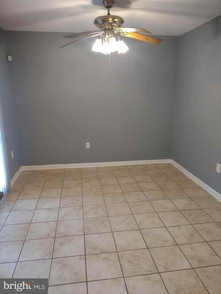 3225 Westdale Ct - Photo 3 of 20