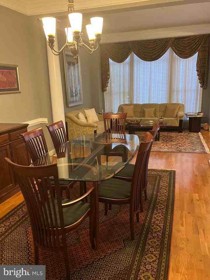 913 Pleasant Dr - Photo 3 of 47