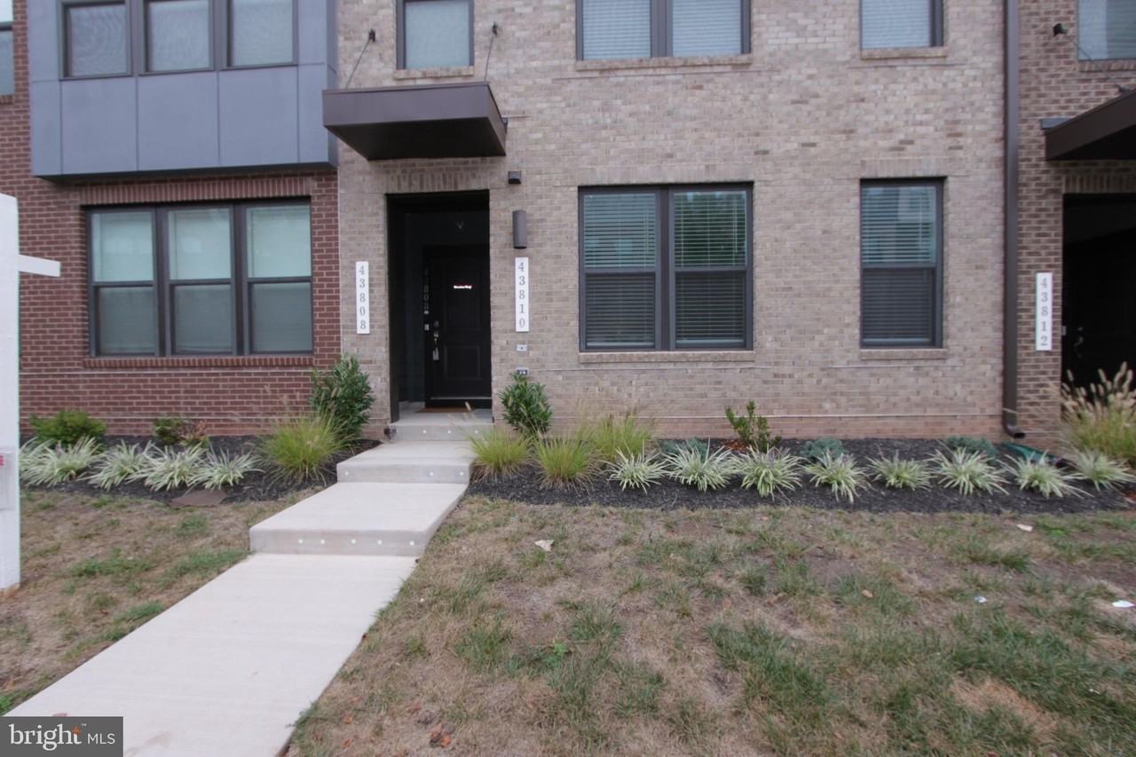 43808 Middleway Ter - Photo 2 of 50