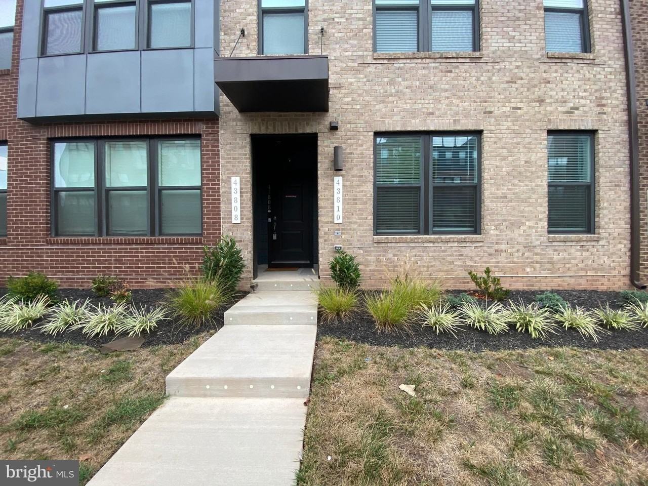 43808 Middleway Ter - Photo 4 of 50