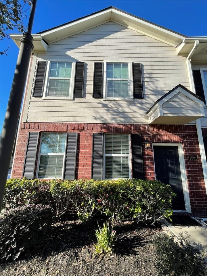 1901 Kemah Village Dr - Photo 2 of 30