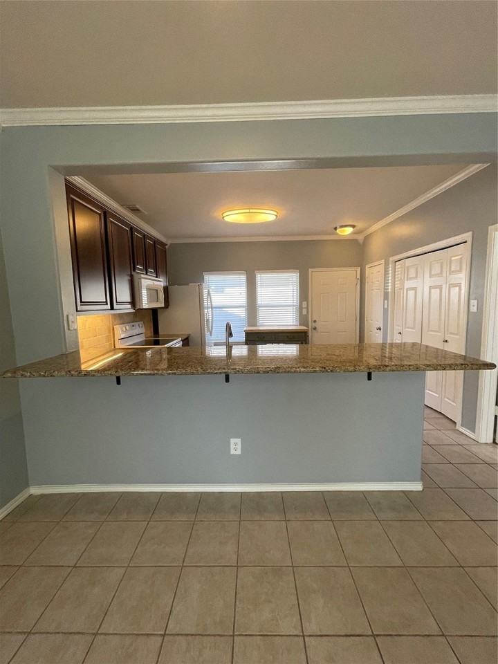 1901 Kemah Village Dr - Photo 4 of 30