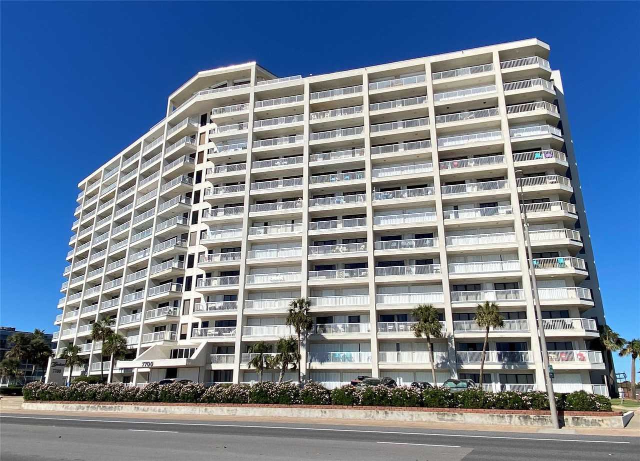 7700 Seawall Boulevard - Photo 3 of 28