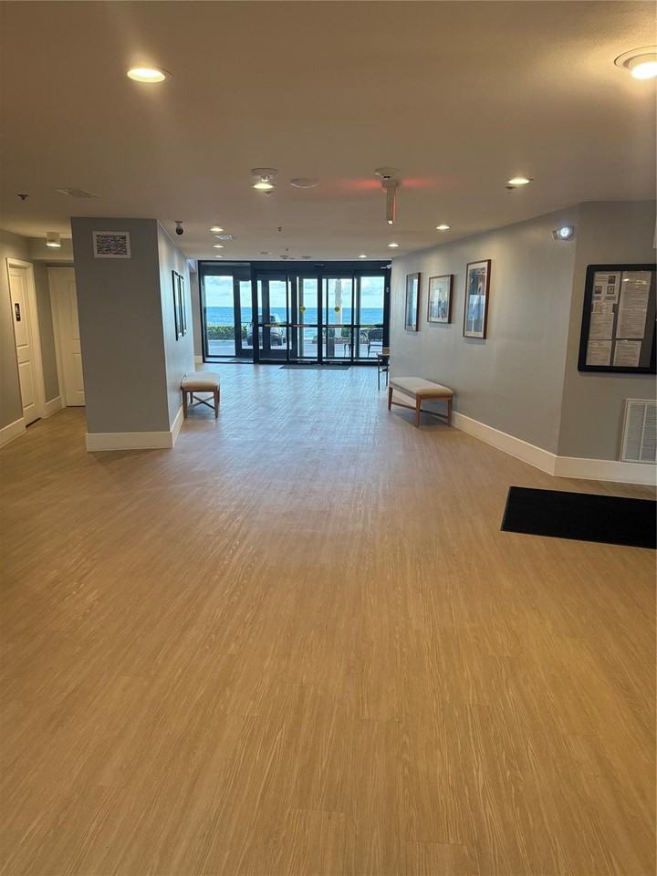 7700 Seawall Boulevard - Photo 7 of 28