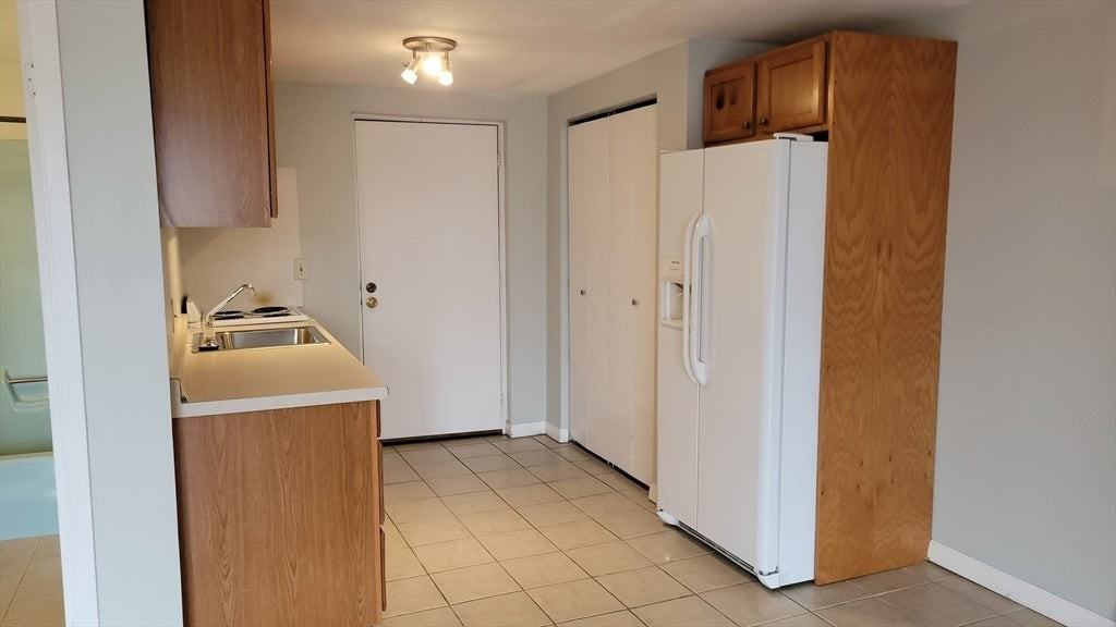 145 Pleasant St - Photo 4 of 11