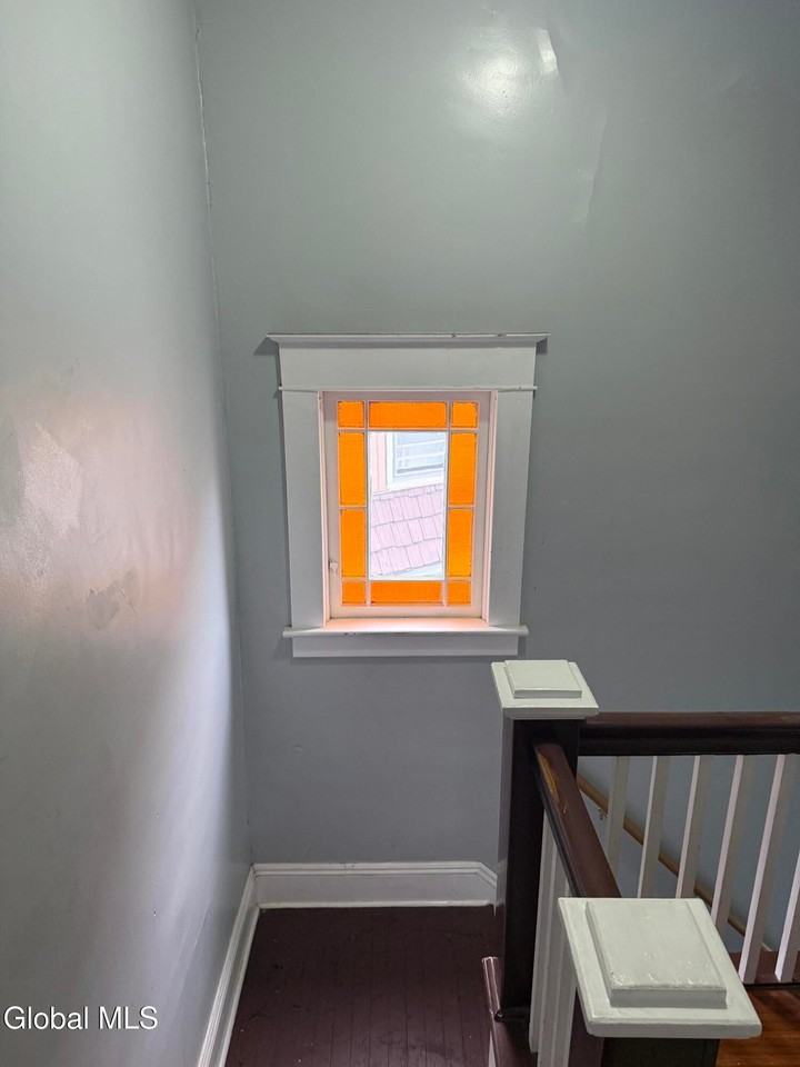 822 Hampton Ave - Photo 4 of 27