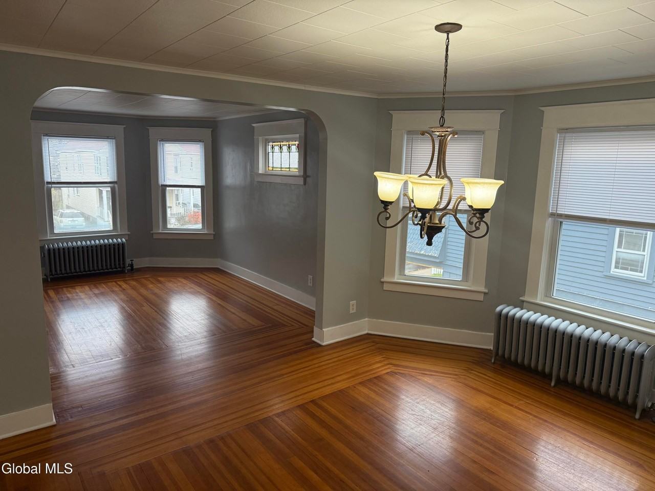 822 Hampton Ave - Photo 5 of 27