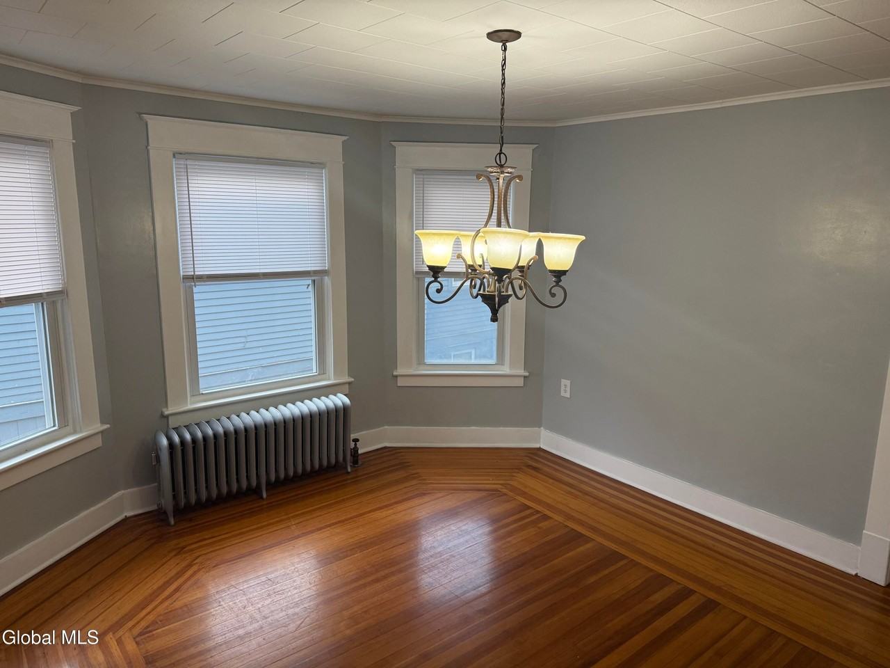 822 Hampton Ave - Photo 7 of 27