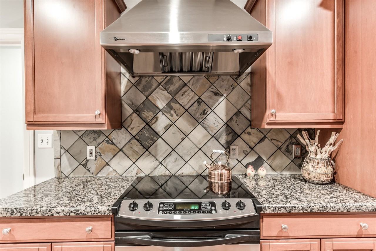 914 Main St - Photo 7 of 32