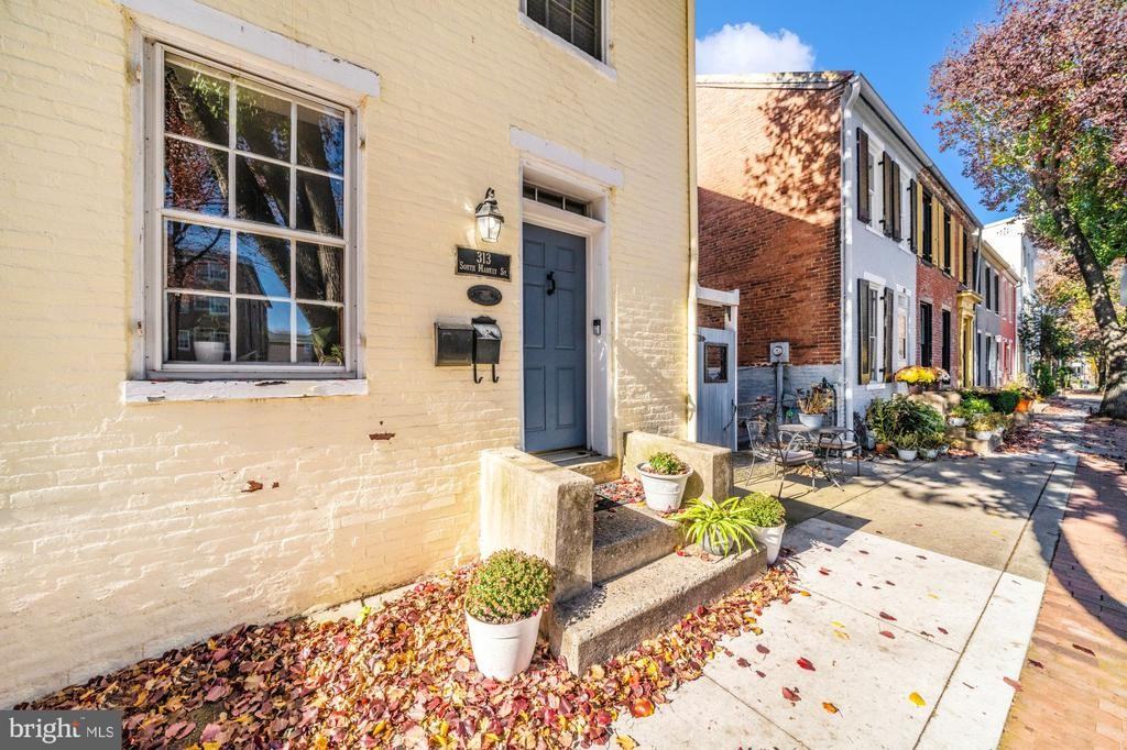 313 S Market St - Photo 3 of 32