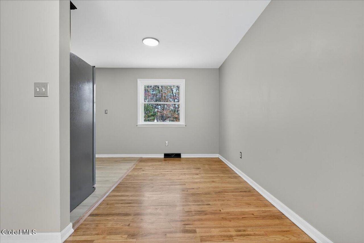 12 Kristen Dr - Photo 4 of 20