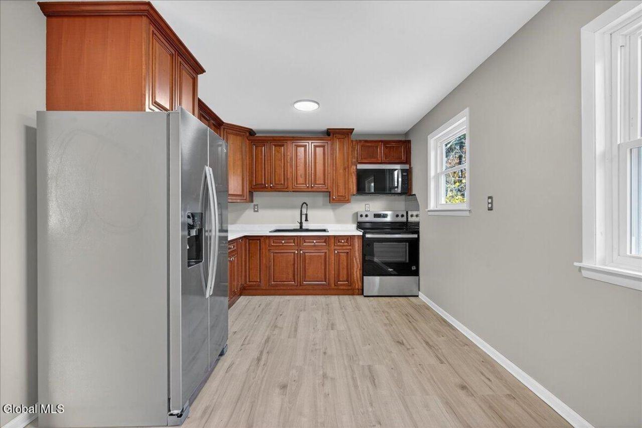 12 Kristen Dr - Photo 5 of 20