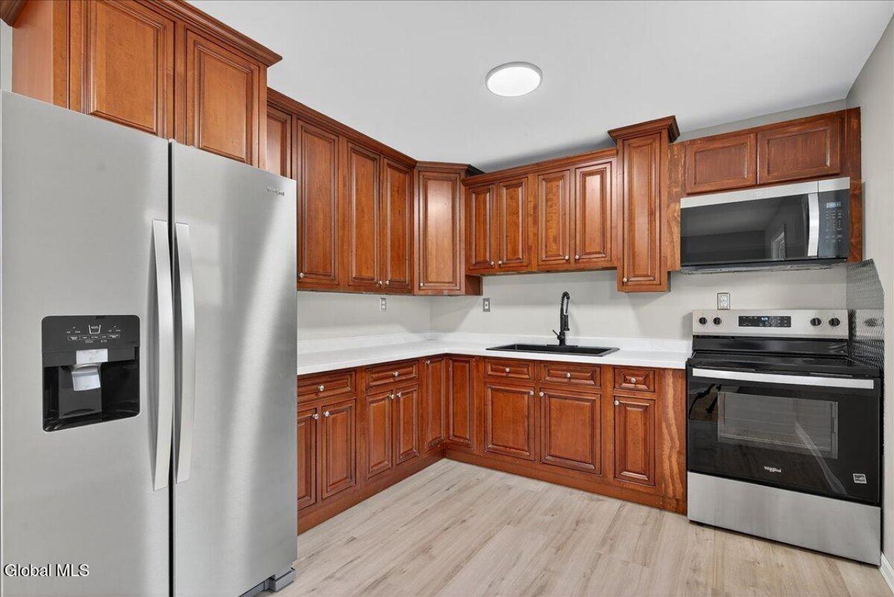 12 Kristen Dr - Photo 6 of 20