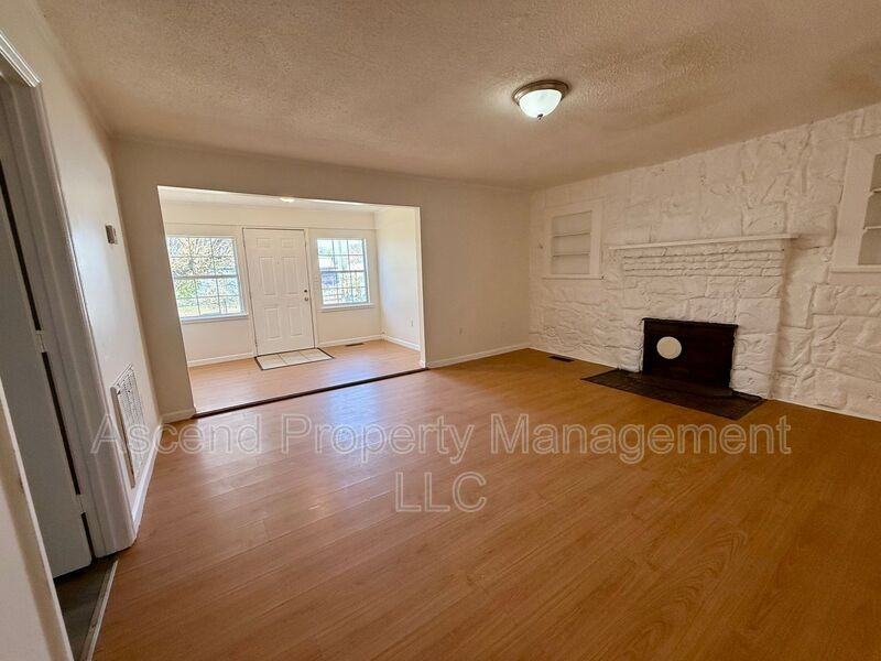 3208 Dodds Ave #B - Photo 3 of 12