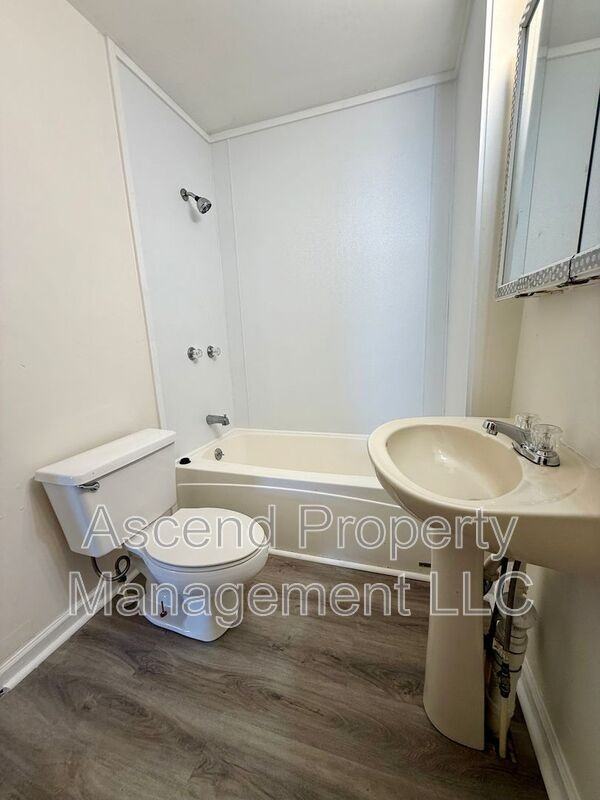 3208 Dodds Ave #B - Photo 4 of 12