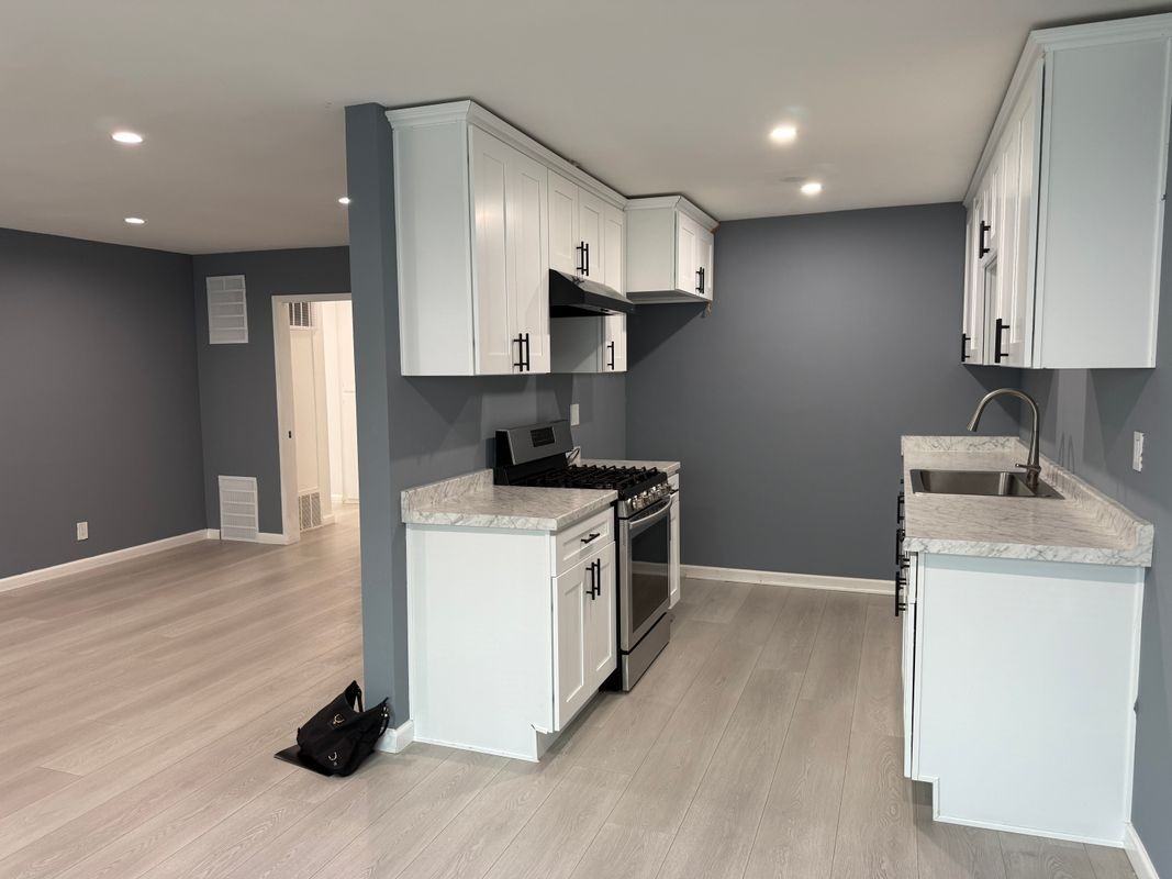 6722 Whitsett Ave - Photo 2 of 24