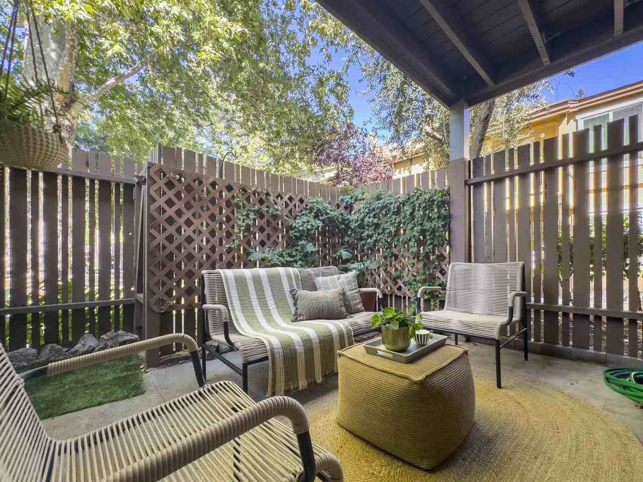 810 Oak Grove Rd - Photo 2 of 15