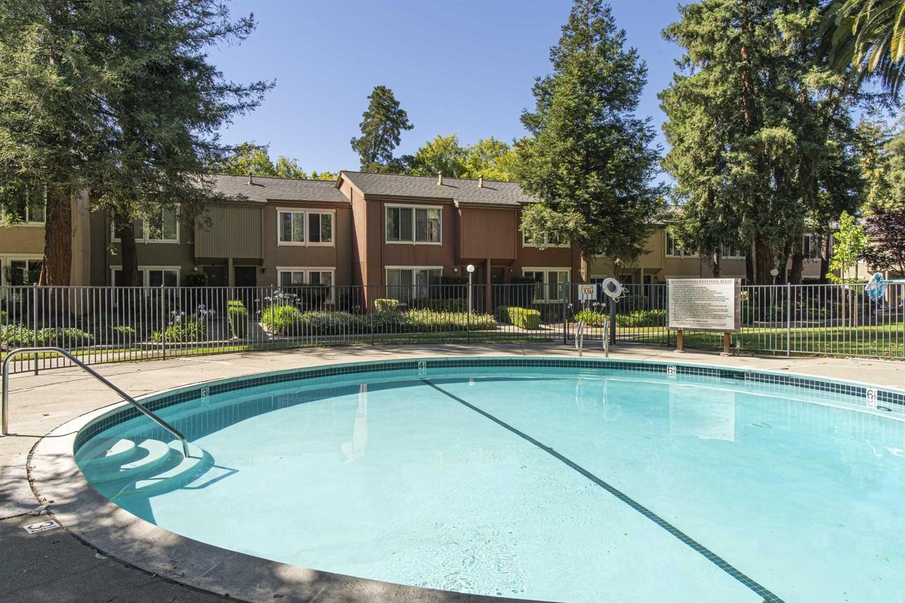 810 Oak Grove Rd - Photo 3 of 15