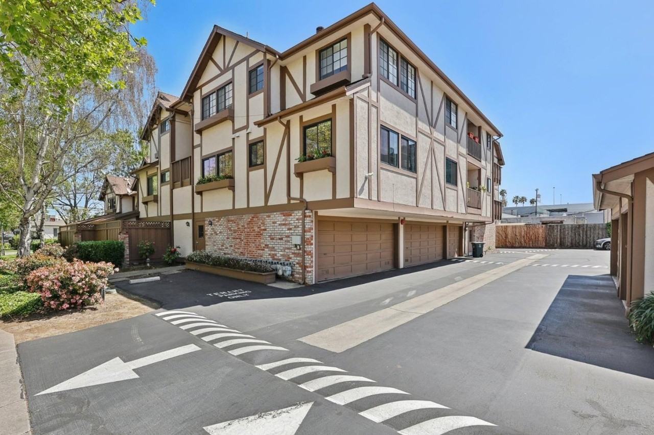 2000 Palm Ave - Photo 2 of 13