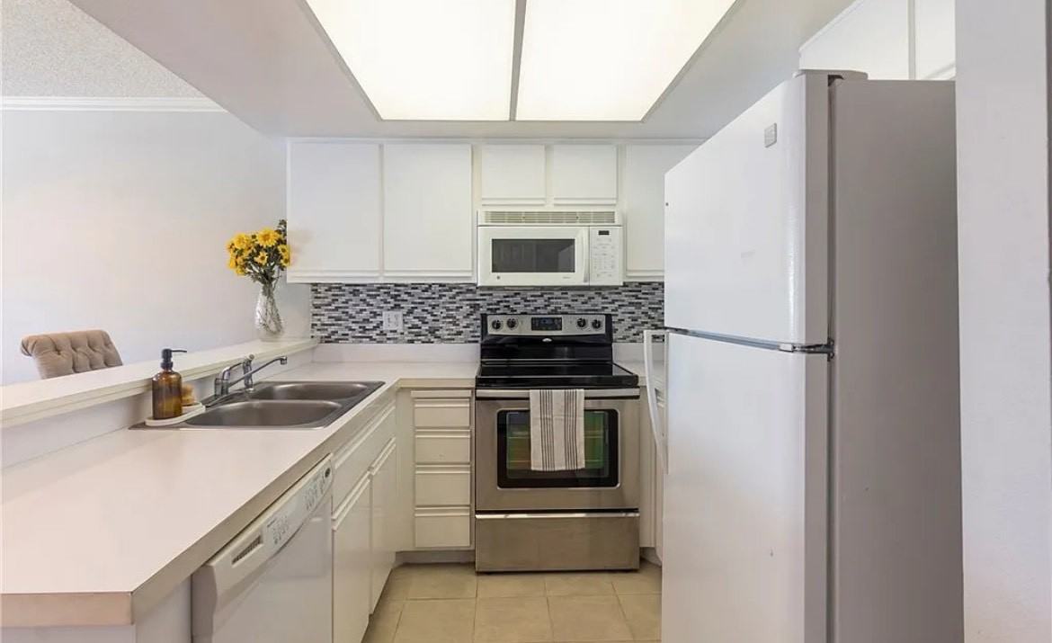 3416 Hathaway Ave - Photo 2 of 12