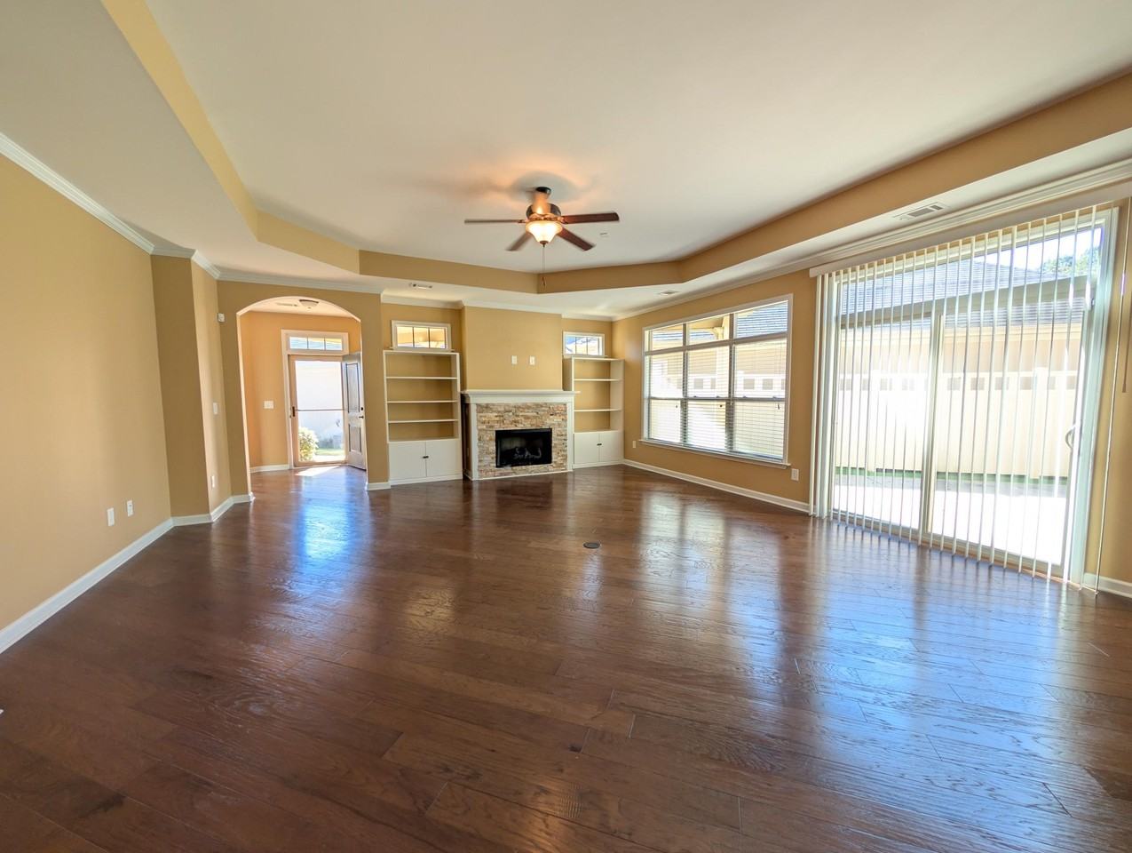 261 Fenwick Cir - Photo 2 of 18