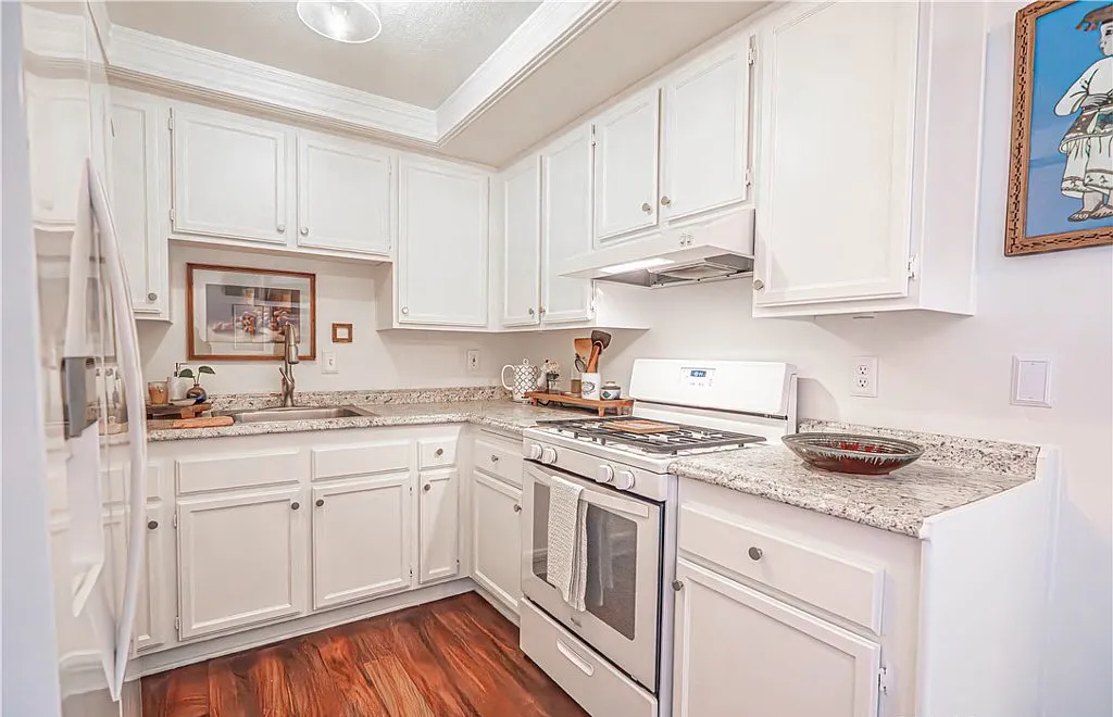 848 Woodland Ave - Photo 2 of 16