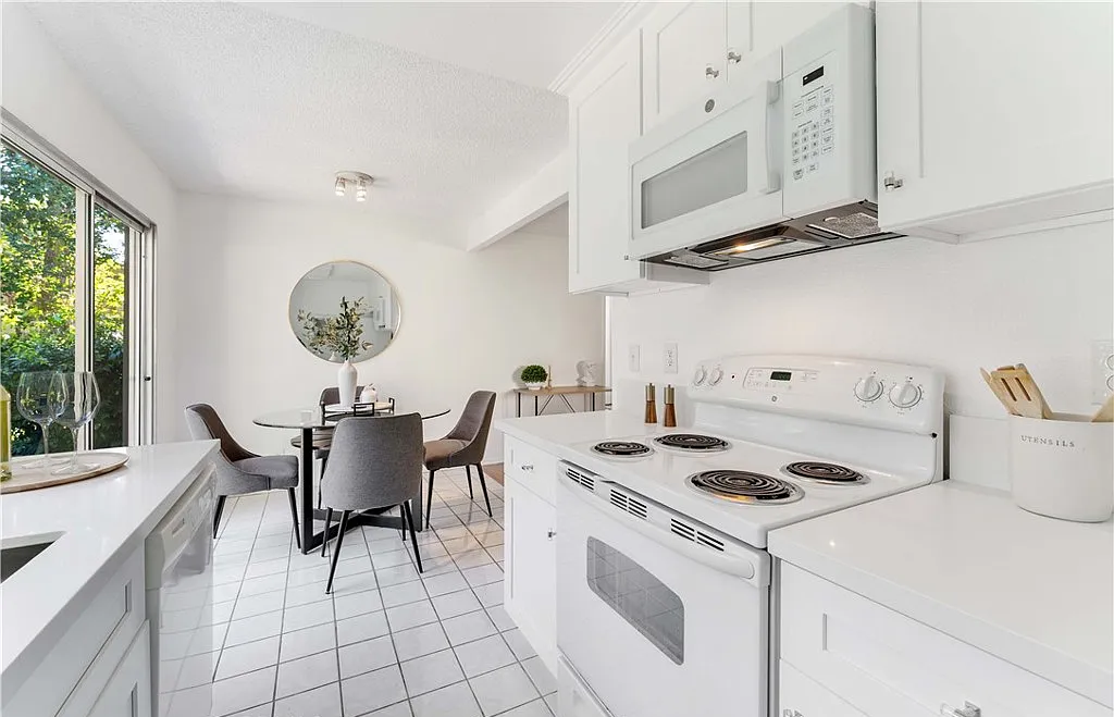 960 E Bonita Ave - Photo 2 of 16