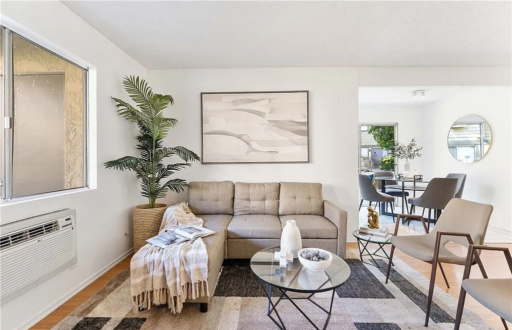 960 E Bonita Ave - Photo 3 of 16