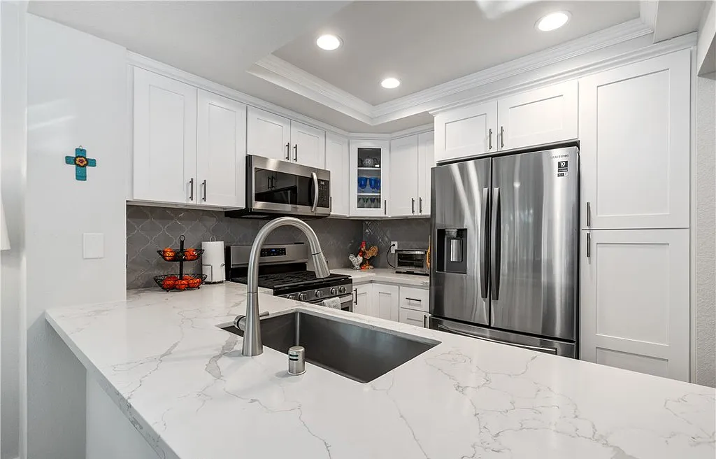 4240 Lost Hills Rd - Photo 4 of 15