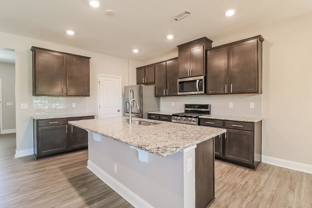 231 Pilsen Dr - Photo 6 of 17