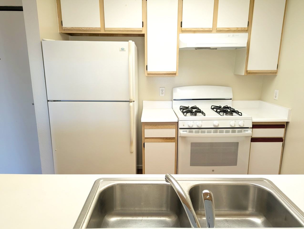 553 S St Andrews Pl #222 - Photo 4 of 17